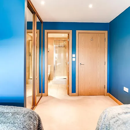 Entire 2 Bed Flat Contractors Families And Relocators Apartment Ware Exterior photo
