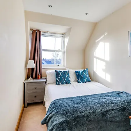 Entire 2 Bed Flat Contractors Families And Relocators Apartment Ware Exterior photo