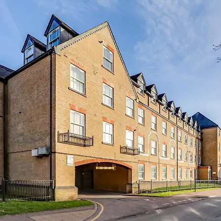 Entire 2 Bed Flat Contractors Families And Relocators Apartment Ware Exterior photo