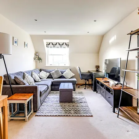 Entire 2 Bed Flat Contractors Families And Relocators Apartment Ware Exterior photo