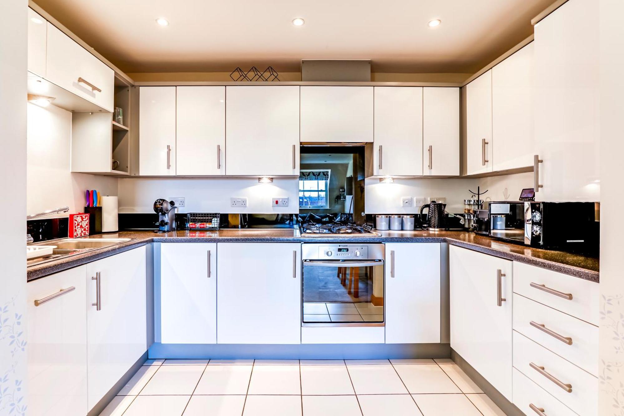 Entire 2 Bed Flat Contractors Families And Relocators Apartment Ware
