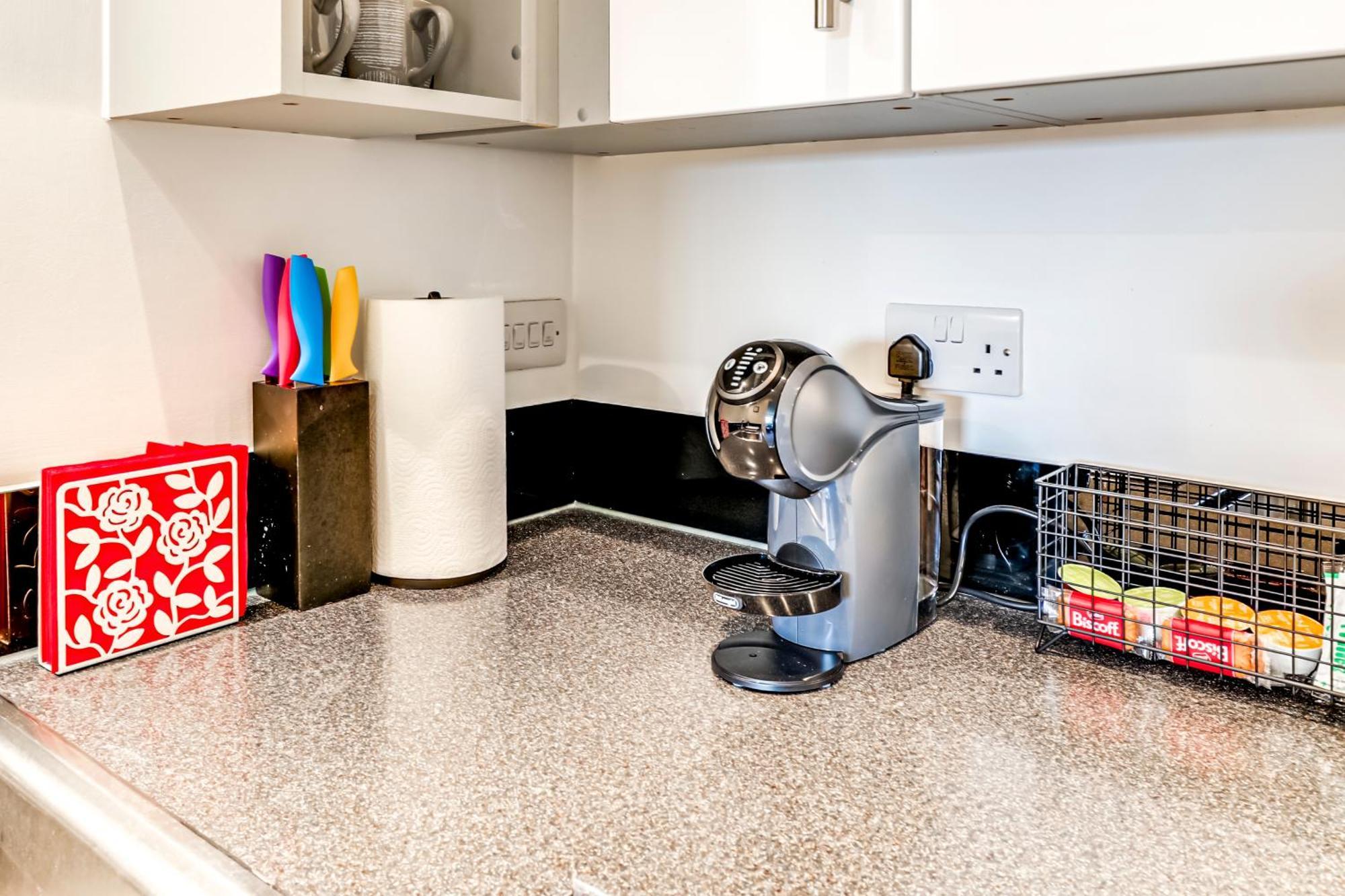 Entire 2 Bed Flat Contractors Families And Relocators Ware