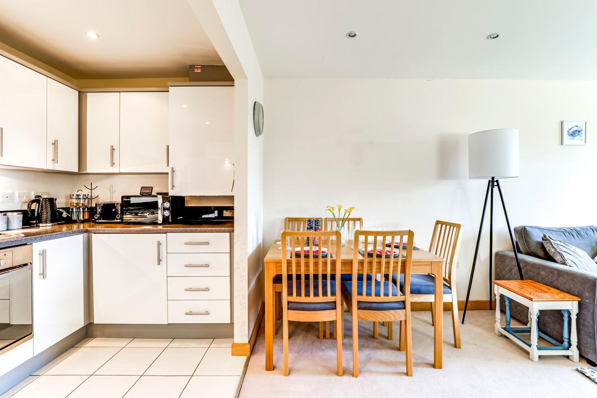Entire 2 Bed Flat Contractors Families And Relocators Ware