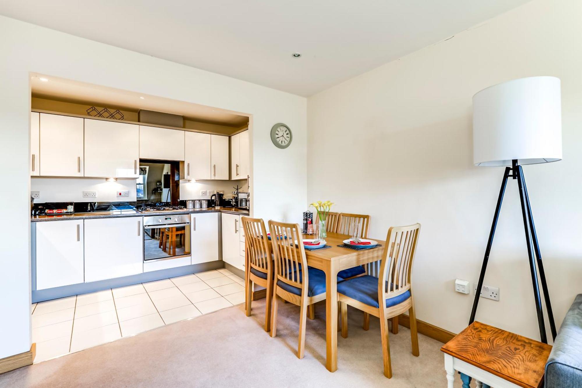 Entire 2 Bed Flat Contractors Families And Relocators *