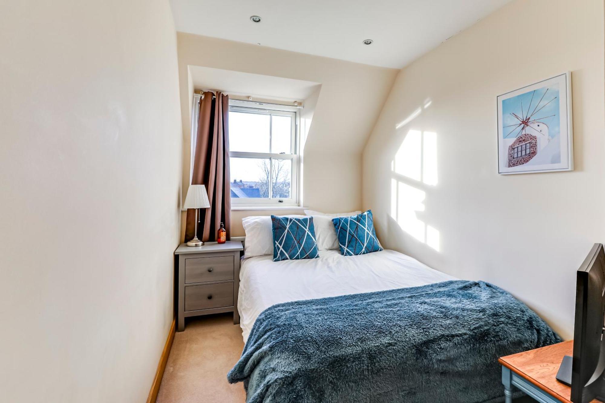 Entire 2 Bed Flat Contractors Families And Relocators Apartment *
